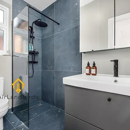 Unique 2 Bedroom Flat In Heart Of Walthamstow London Exterior photo