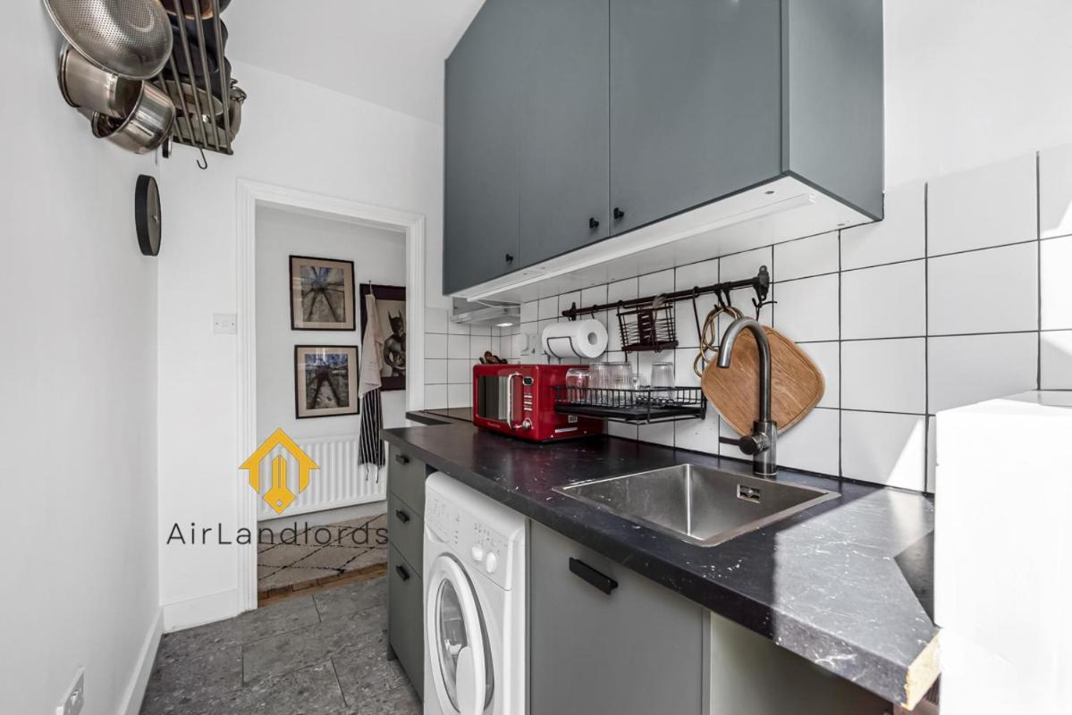Unique 2 Bedroom Flat In Heart Of Walthamstow * Londra