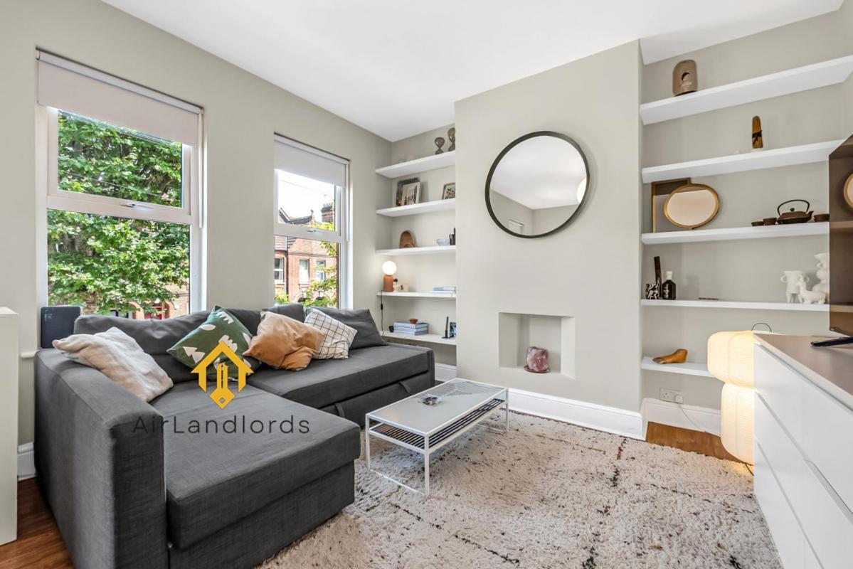 Unique 2 Bedroom Flat In Heart Of Walthamstow Londra